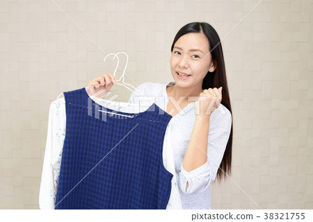 一個女人的衣服 一個女人的衣服 38321755