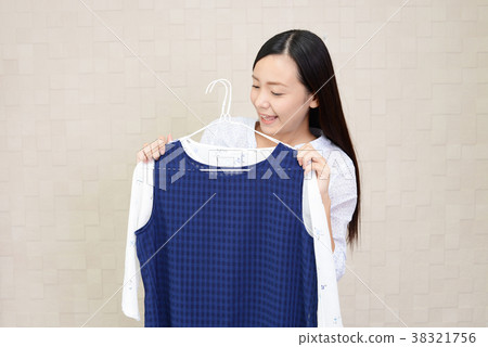 一個女人的衣服 一個女人的衣服 38321756