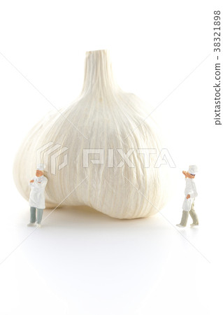 Cook and garlic Cook and garlic 38321898
