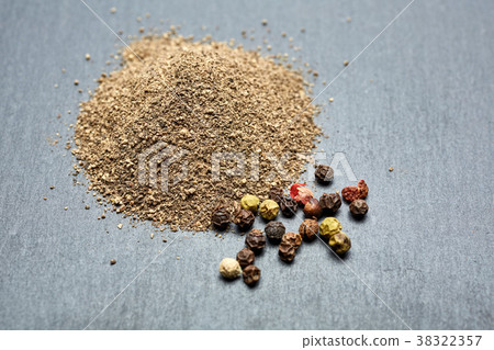 Mix of grind black pepper and black, white, red Mix of grind black pepper and black, white, red 38322357
