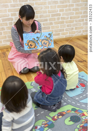 Children having a picture book read 38322433