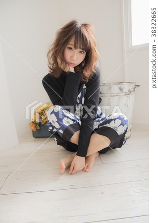 Curly hair Bob style Japanese women 38322665