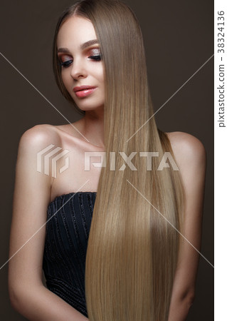 Beautiful blond girl with a perfectly smooth hair 38324136