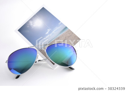 Memories photo and sunglasses 38324339