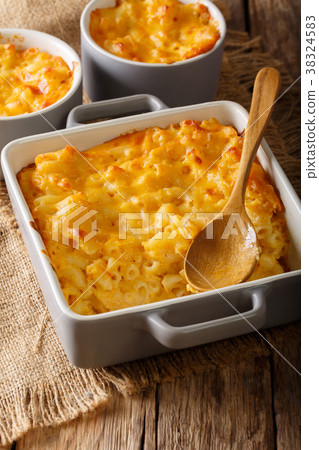American casserole macaroni and cheese American casserole macaroni and cheese 38324583