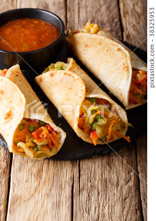 Indian popular snack food Vegetable spring rolls Indian popular snack food Vegetable spring rolls 38325953