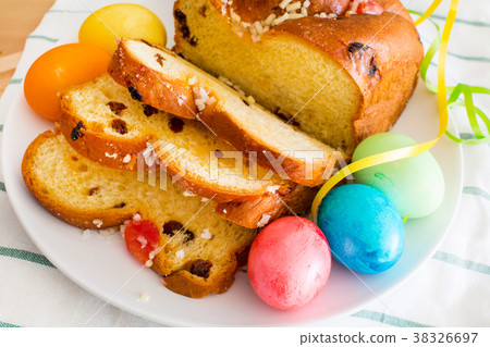 Easter eggs and traditional holiday cake Easter eggs and traditional holiday cake 38326697