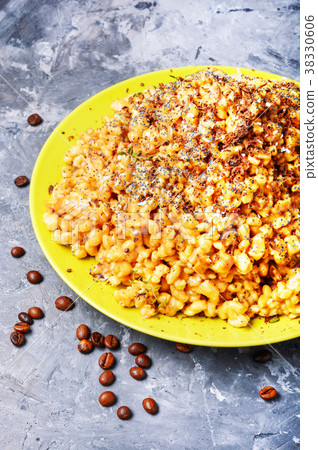 cake anthill with honey 38330606