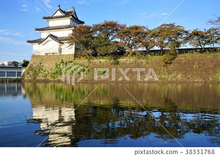 Shibata castle reflected in the water Shibata castle reflected in the water 38331768