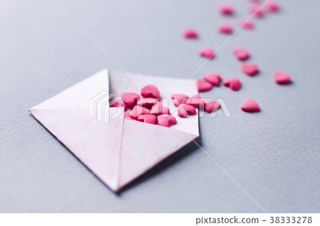 Valentine day concept, message for lover, opened e 38333278