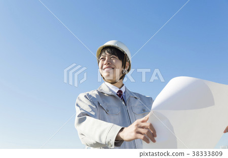 Businessman helmet drawing blue sky Businessman helmet drawing blue sky 38333809