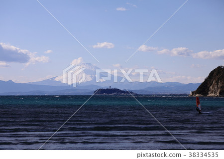 Landscape of Enoshima and Mt. Fuji 38334535