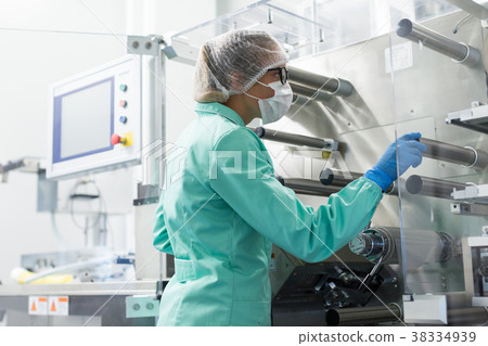 scientist work with machine with shafts 38334939