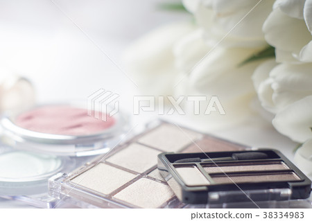 Abstract blurred background cosmetic set and tulip Abstract blurred background cosmetic set and tulip 38334983