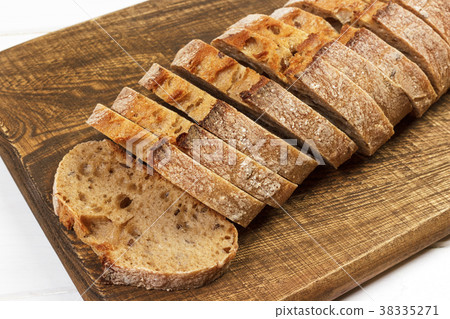 fragrant crispy slices of rye bread 38335271