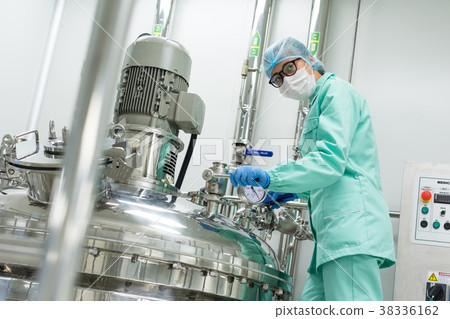 science worker checking howequipment work 38336162