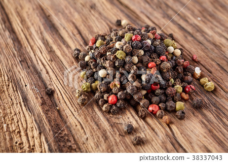 Top view on black, red and white peppercorns Top view on black, red and white peppercorns 38337043