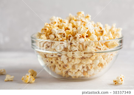 Golden caramel popcorn in glass bowl, copy space. 38337349