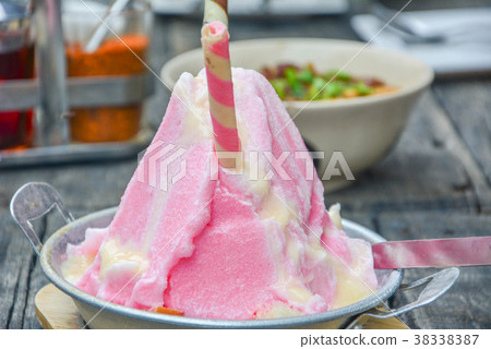 Nom Yen or Shaved ice or Bingsu Frozen dessert Nom Yen or Shaved ice or Bingsu Frozen dessert 38338387