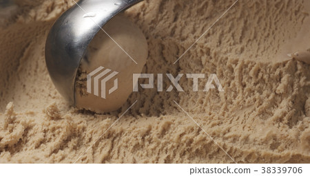 closeup hazelnut praline ice cream scooping closeup hazelnut praline ice cream scooping 38339706