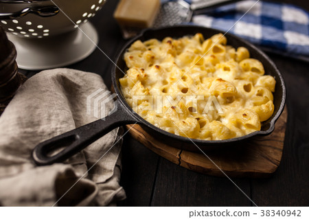 Mac and cheese 38340942