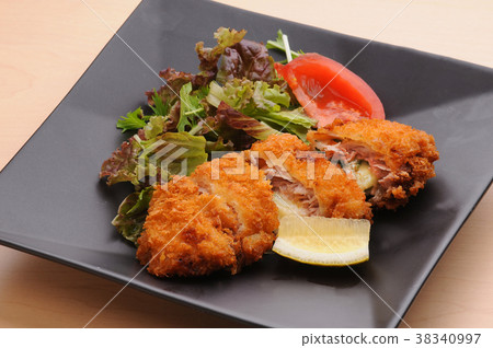 奶酪玫瑰炸肉排 38340997