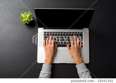 Woman working on laptop 38341302