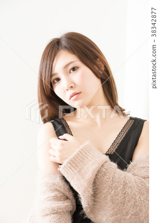 女人穿著毛皮 38342877