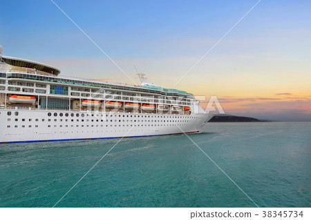 Luxury cruise ship sailing to port on sunrise Luxury cruise ship sailing to port on sunrise 38345734