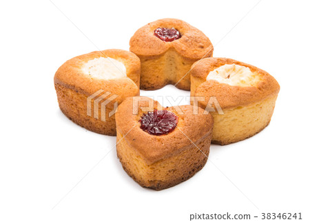 biscuit hearts isolated 38346241