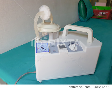 Sputum suction devices for patients. 38346352