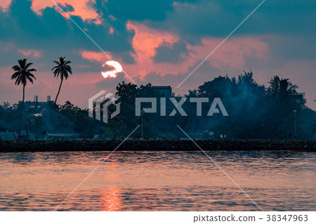 maldives rubbish island garbage plastic on flame maldives rubbish island garbage plastic on flame 38347963