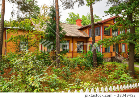 Old wooden house 38349452