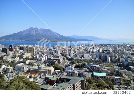 櫻島和鹿兒島市的城市風景 38350462