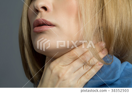 Adult woman having disturbing symptom 38352503