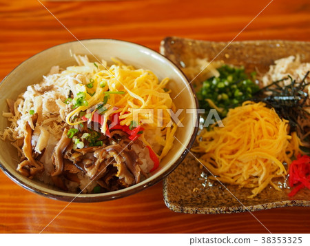 奄美特產“雞飯” 38353325