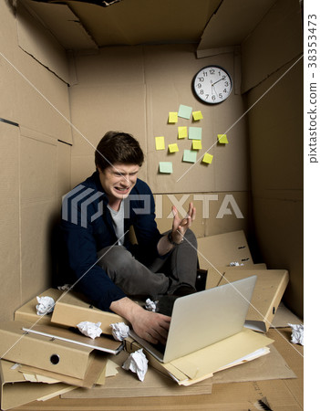 Rabid employee is screaming while working on 38353473