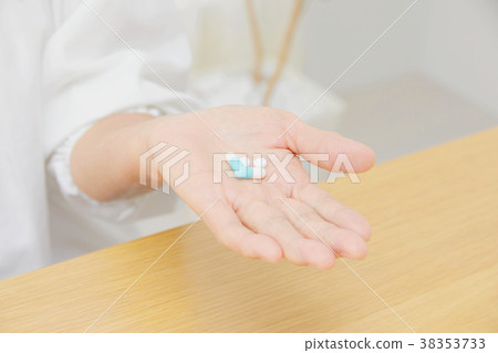 Female Elderly Medicine No Face 38353733