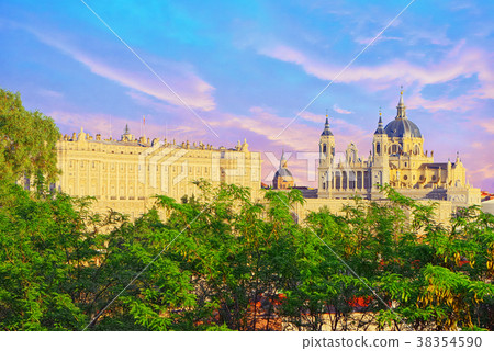 Panorama view on Royal Palace (Palacio Real) Panorama view on Royal Palace (Palacio Real) 38354590