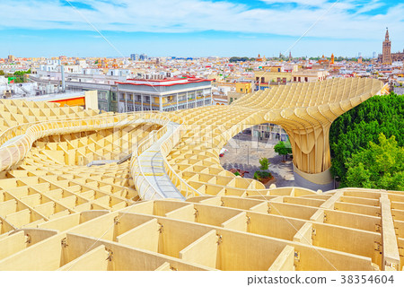 Panoramic view of the city of Seville 38354604