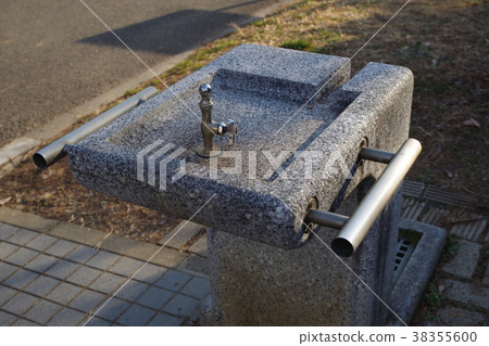 Drinking fountains  38355600