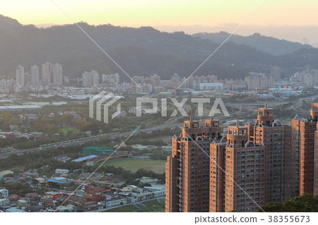 新店獅頭山黃昏的景色 38355673
