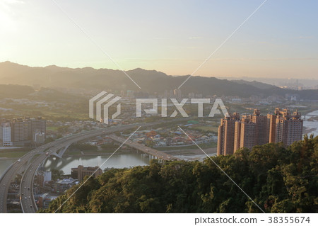 新店獅頭山黃昏的景色 38355674