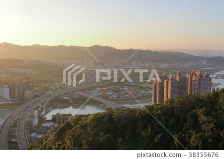 新店獅頭山黃昏的景色 38355676