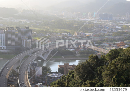 新店獅頭山黃昏的景色 38355679