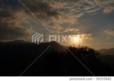 新店獅頭山黃昏的景色 38355682