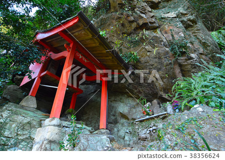 Iwadaya Kannon Iwadaya Kannon 38356624