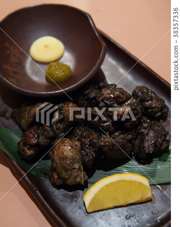 鹿兒島的特產“炭火烤黑薯” 鹿兒島的特產“炭火烤黑薯” 38357336