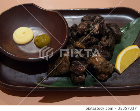 鹿兒島的特產“炭火烤黑薯” 38357337