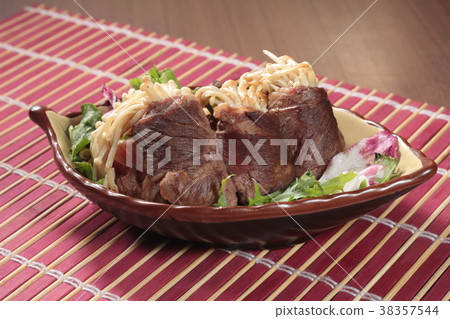 fried beef 38357544
